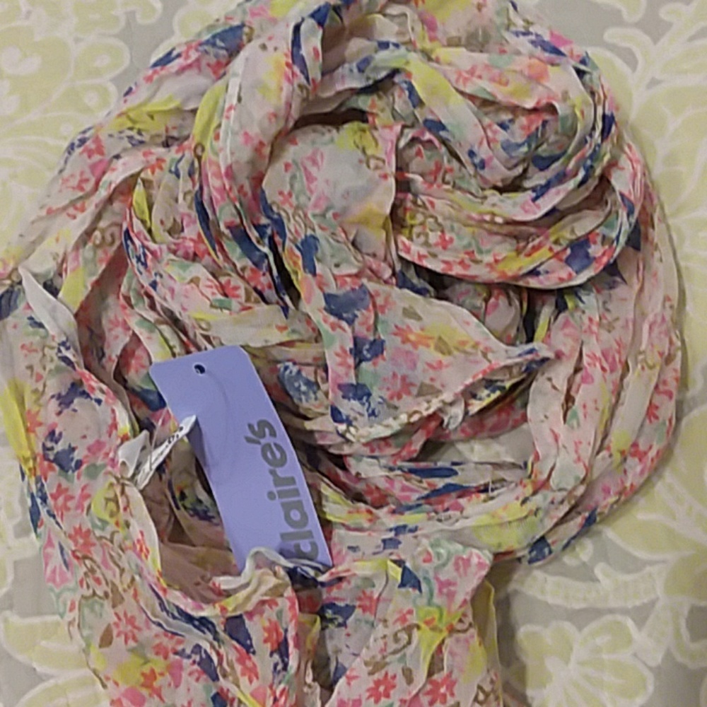 💐🐣Claire's pastel scarf